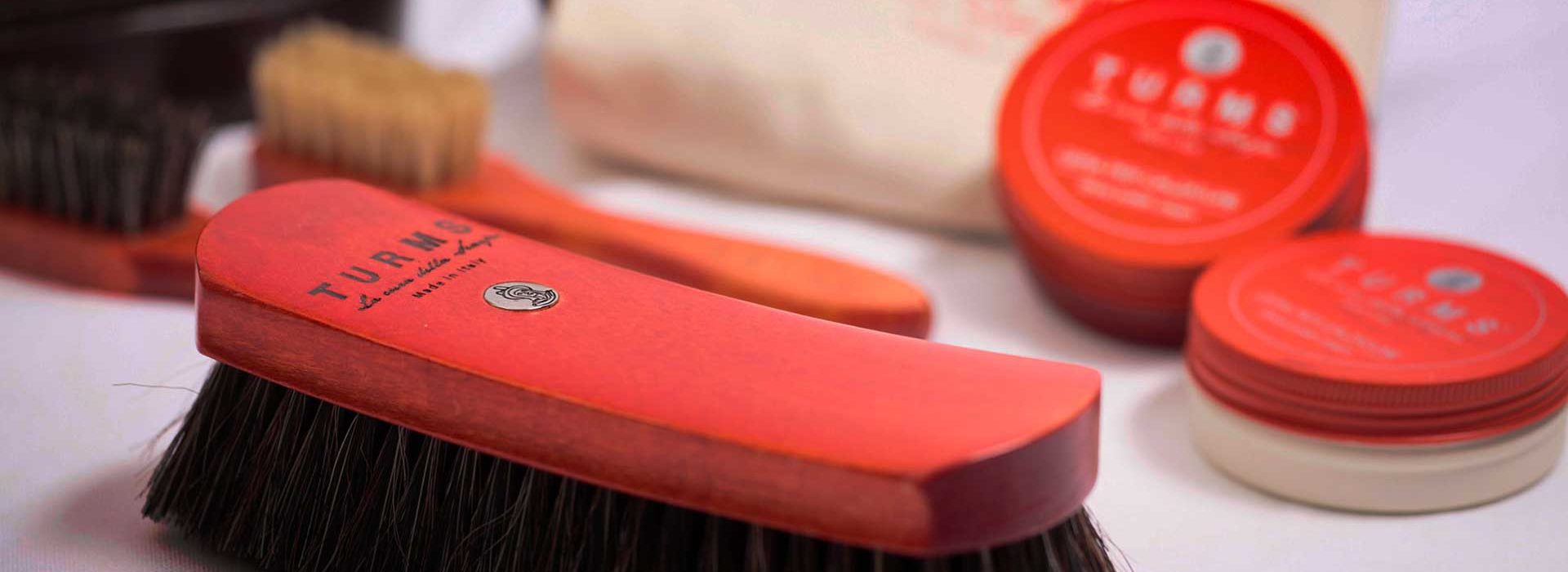 Red Brush and cream wax in red
